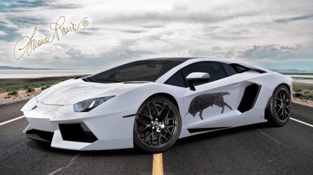 Simulazione del progetto dell’opera “El Matador” su Lamborghini  Aventador bianca